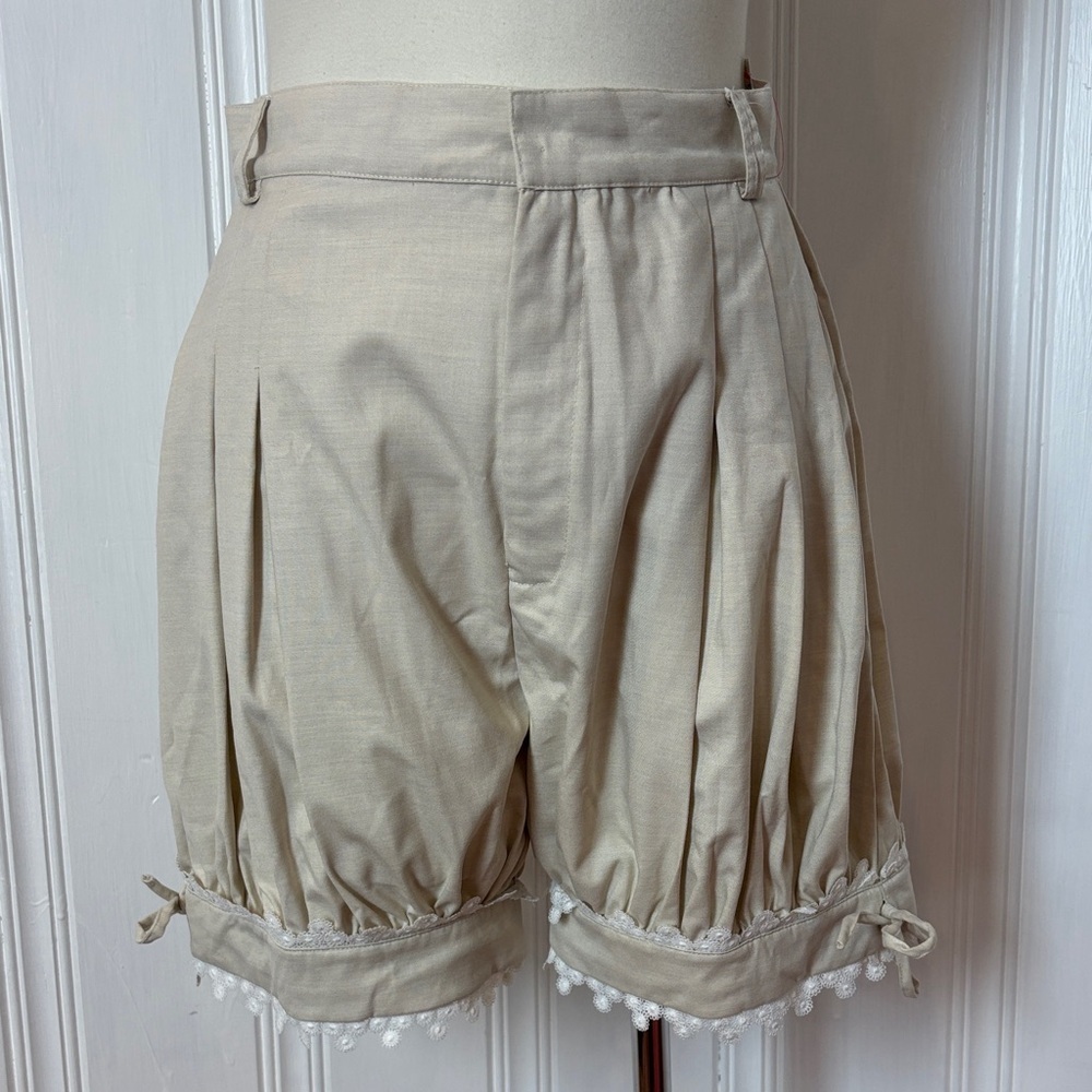 DTD Beige Pleated Balloon Shorts/bloomers w/ Lace Trim Size Medium (estimated)